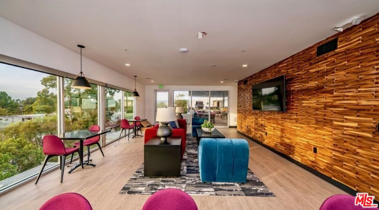 11036 Moorpark Street, Unit PH02 Los Angeles, CA 91602 - Photo 3 of 22