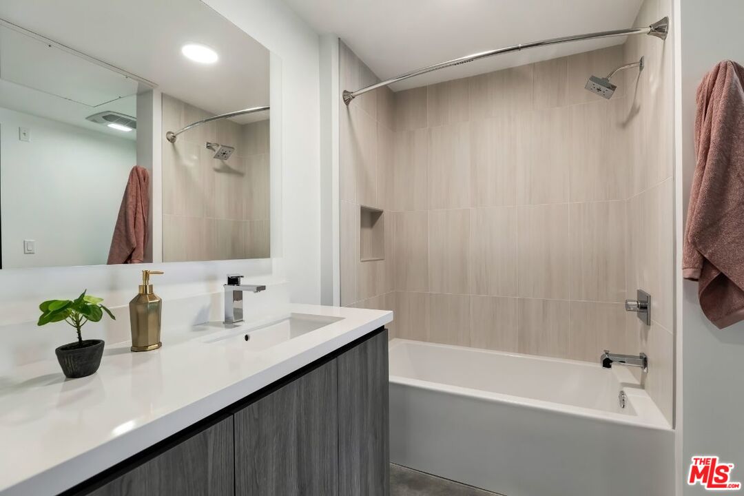 11036 Moorpark Street, Unit PH02 Los Angeles, CA 91602 - Photo 9 of 22