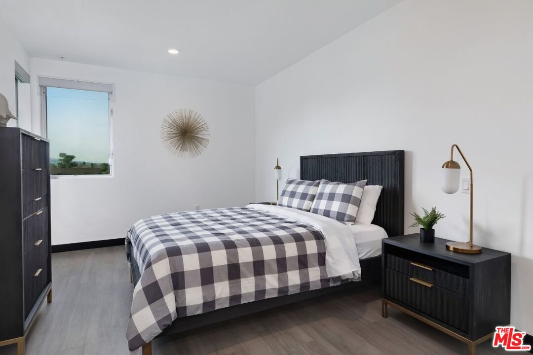 11036 Moorpark Street, Unit PH02 Los Angeles, CA 91602 - Photo 10 of 22