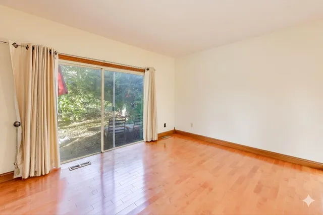 $319,000 | 603 Savoy Place, Valparaiso, IN 46383