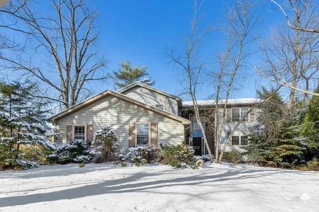 $319,000 | 603 Savoy Place, Valparaiso, IN 46383