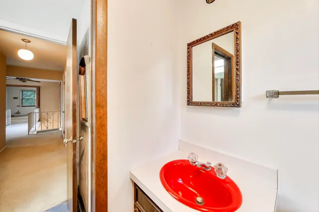 $319,000 | 603 Savoy Place, Valparaiso, IN 46383