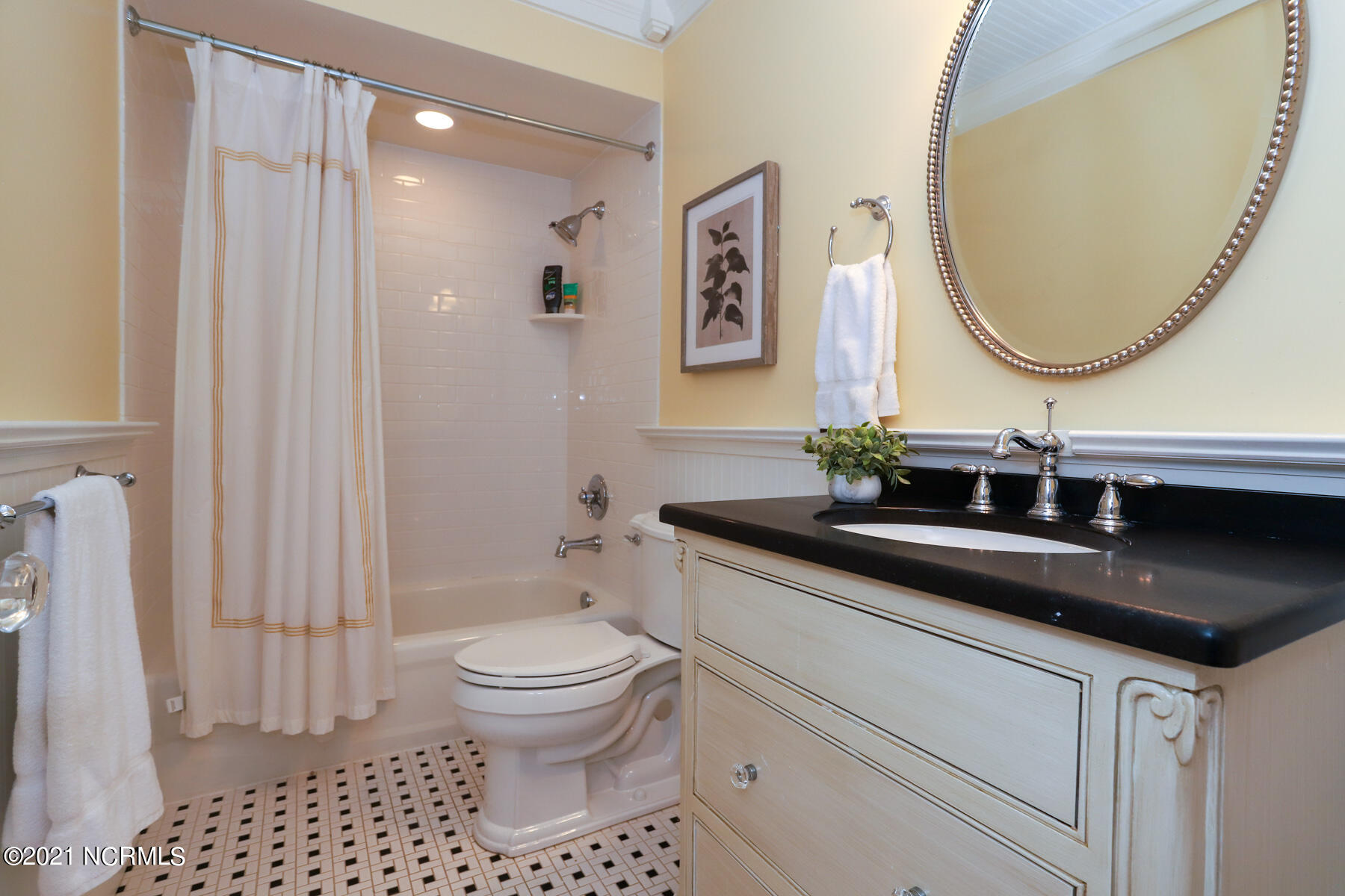 160 Dundee Road Pinehurst, NC 28374 - Photo 27 of 49 guest bath1