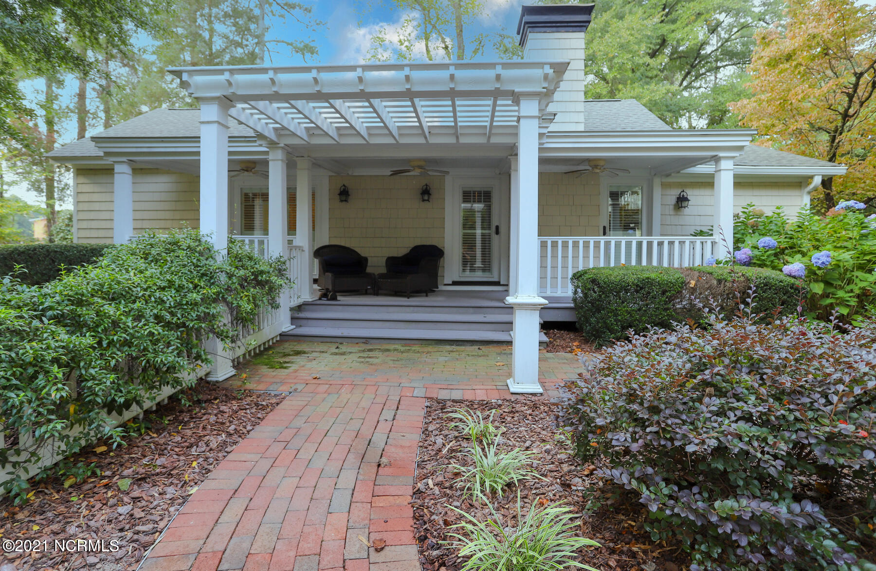 160 Dundee Road Pinehurst, NC 28374 - Photo 34 of 49 side porch1