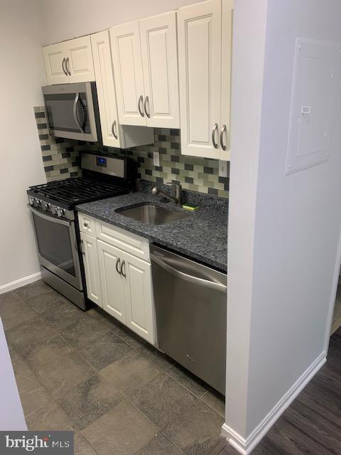 5829 Cove Landing Road, Unit 202 Burke, VA 22015 - Photo 11 of 27 Beautiful updated kitchen
