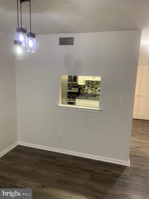5829 Cove Landing Road, Unit 202 Burke, VA 22015 - Photo 9 of 27 Dining room
