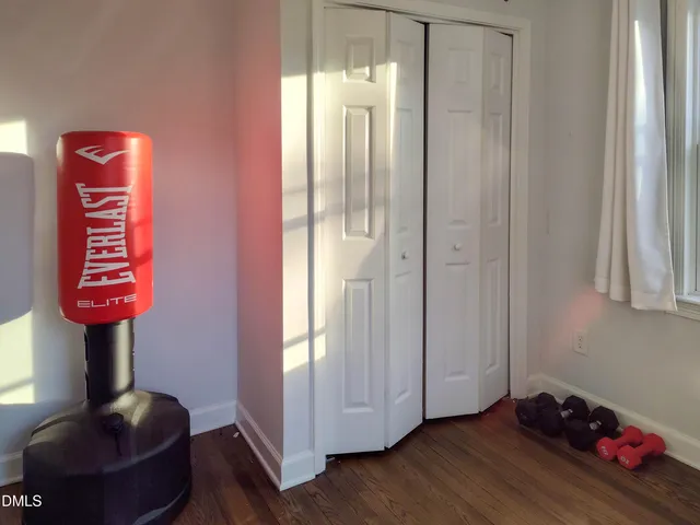 a view of entryway with elevator