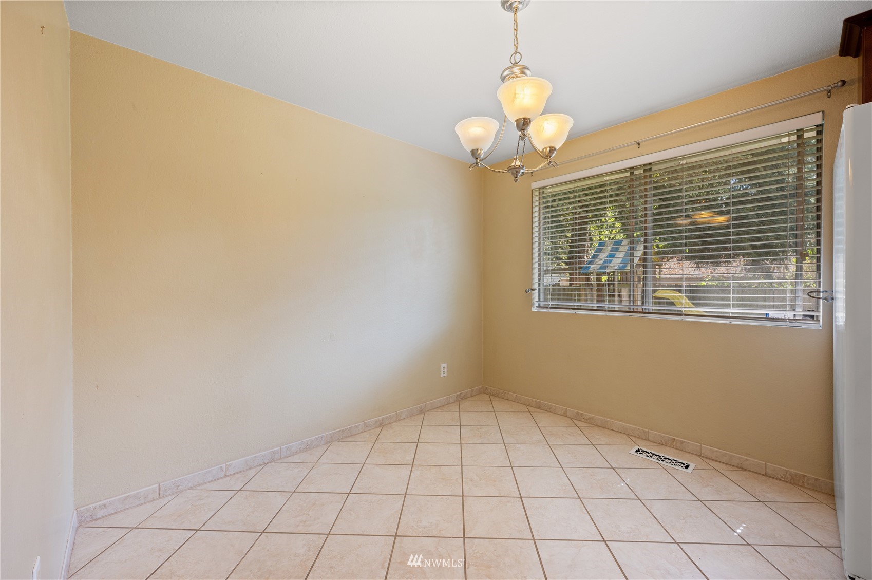 11025 Northeast 150th Street Bothell, WA 98011 - Photo 9 of 21 Gallery Image 9