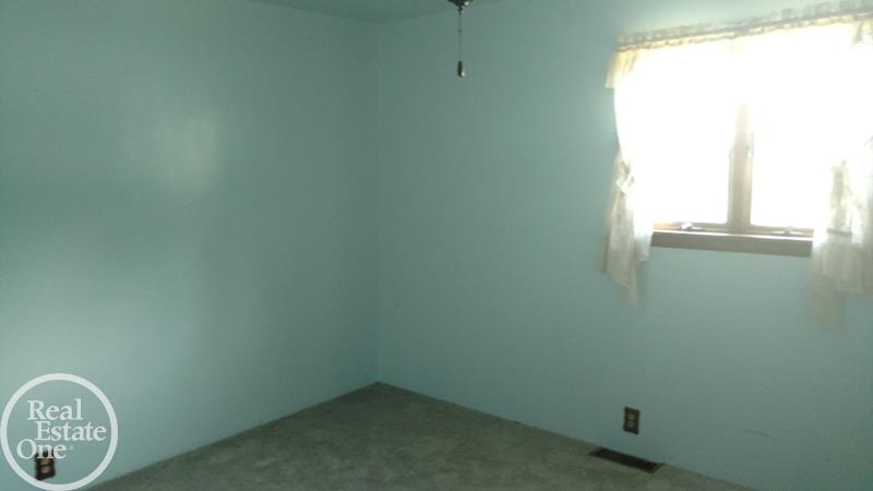 8621 Wildcat Road Jeddo, MI 48032 - Photo 19 of 29 31301112-18.JPG