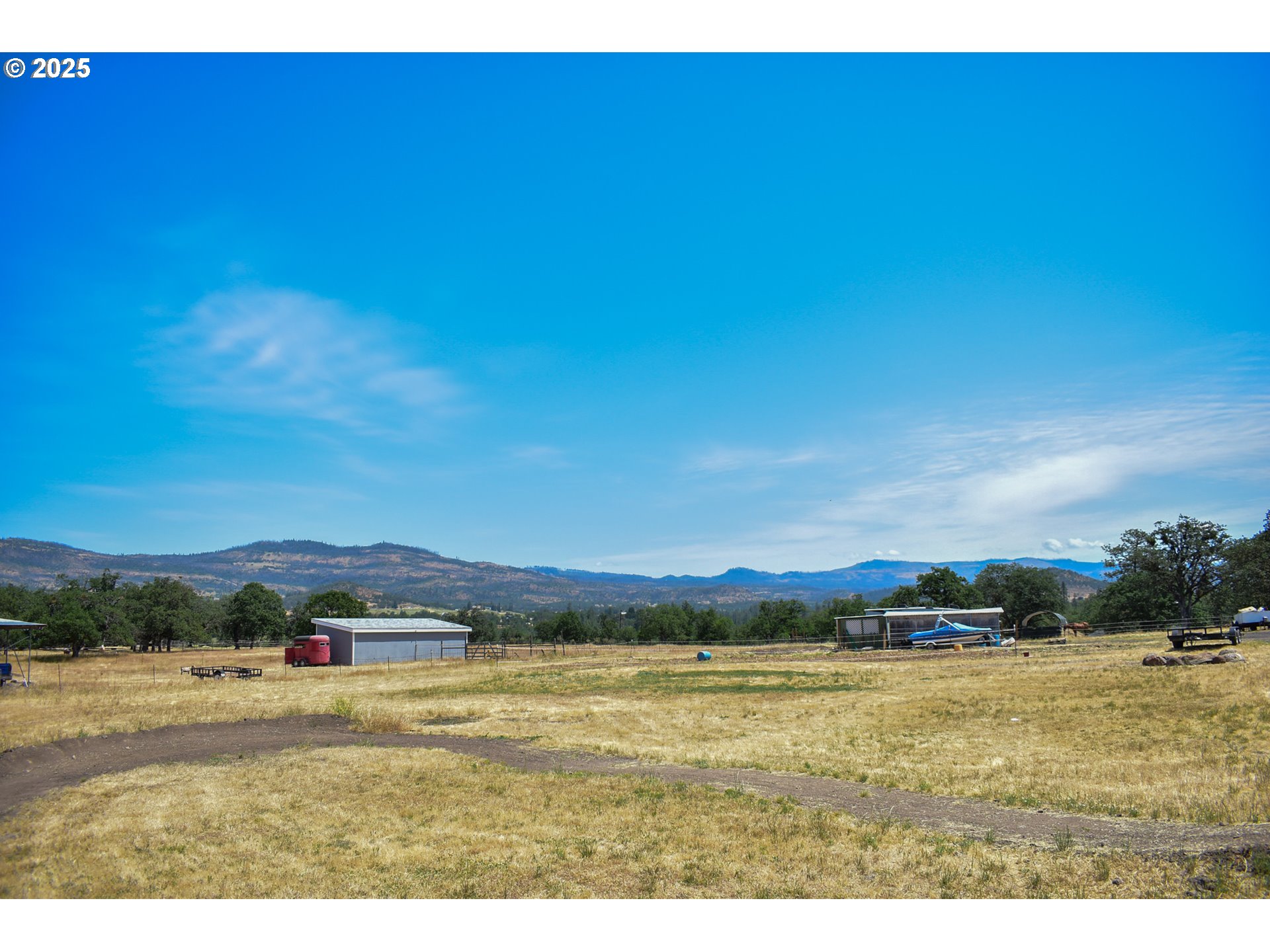304 Ayres Road Eagle Point, OR 97524 - Photo 13 of 23