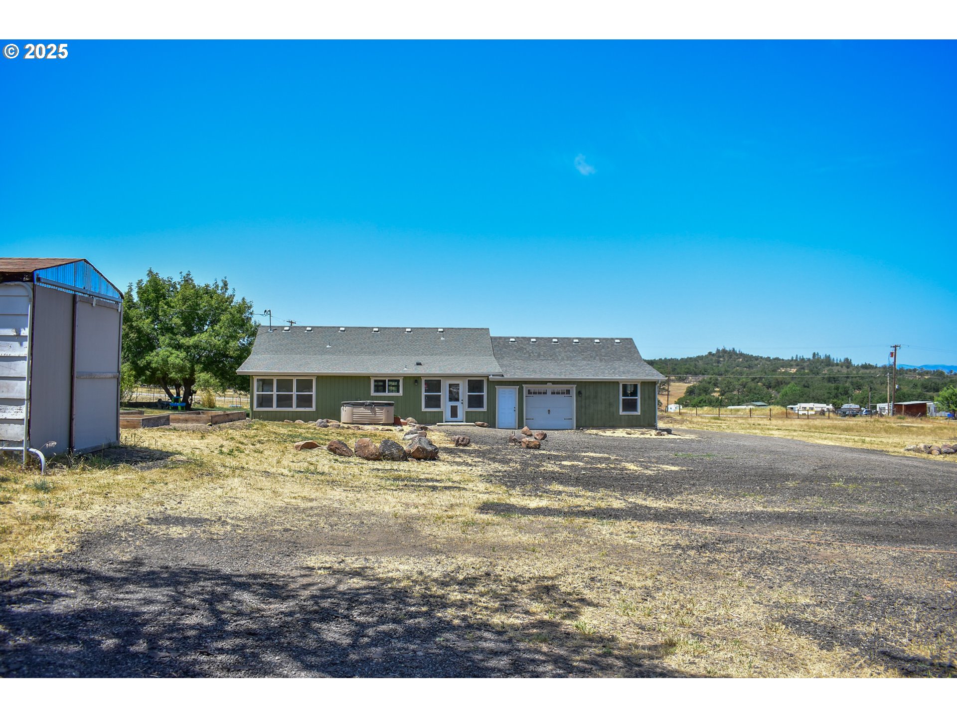 304 Ayres Road Eagle Point, OR 97524 - Photo 16 of 23