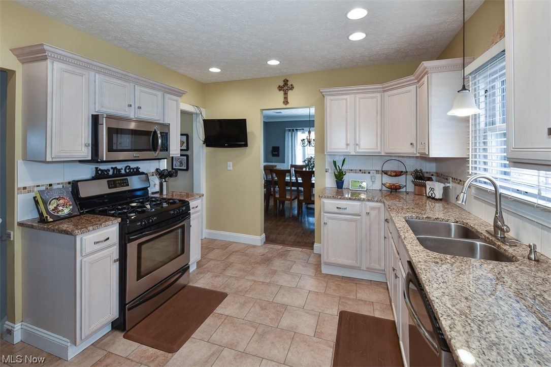 2607 Kingston Road Cleveland, OH 44118 - Photo 12 of 35