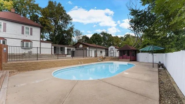 $379,900 | 304 Main Street South, St. Michael, MN 55376