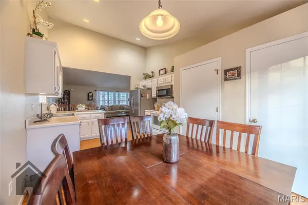 $279,900 | 1402 Raspberry Drive, Lebanon, MO 65536