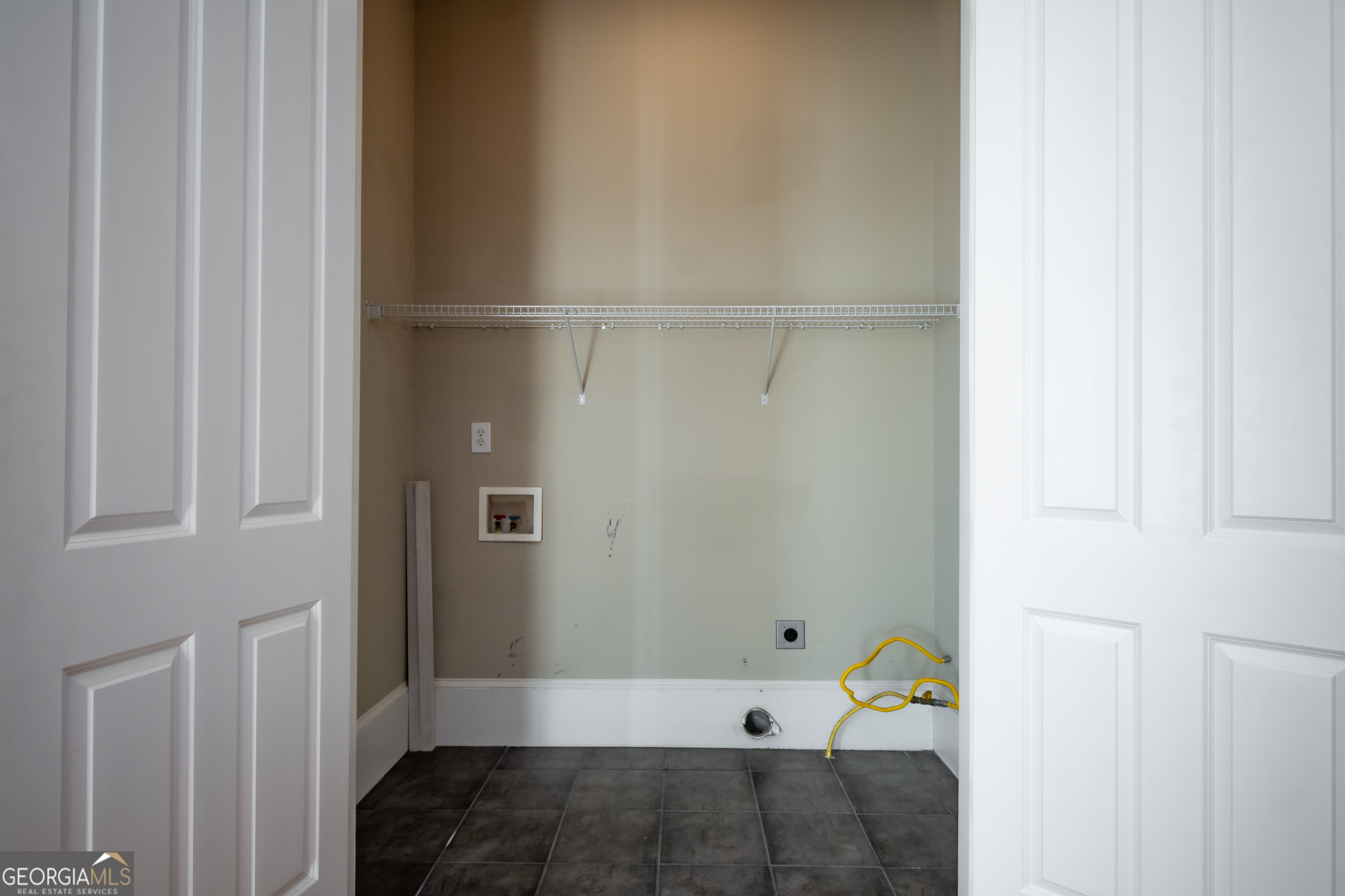 83 Charter Oak Drive Athens, GA 30607 - Photo 20 of 46 a bathroom with a bathtub