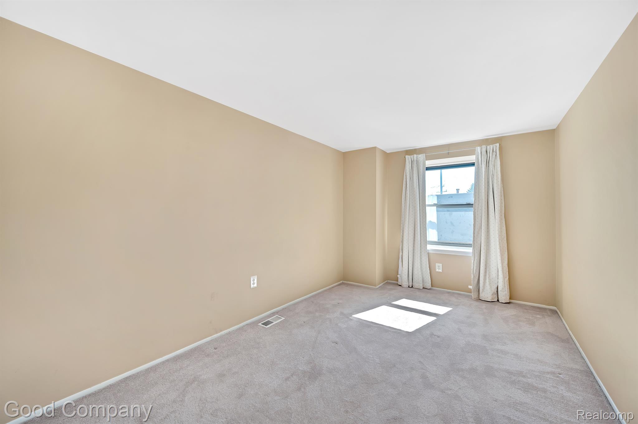 5095 Crooks Road, Unit 2 Royal Oak, MI 48073 - Photo 13 of 16 Gallery Image 13
