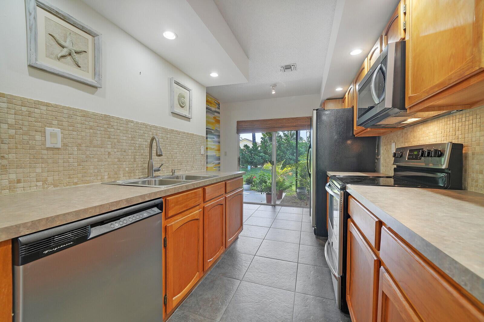5282 Sapphire Valley Boca Raton, FL 33431 - Photo 10 of 34 Oversized kitchen