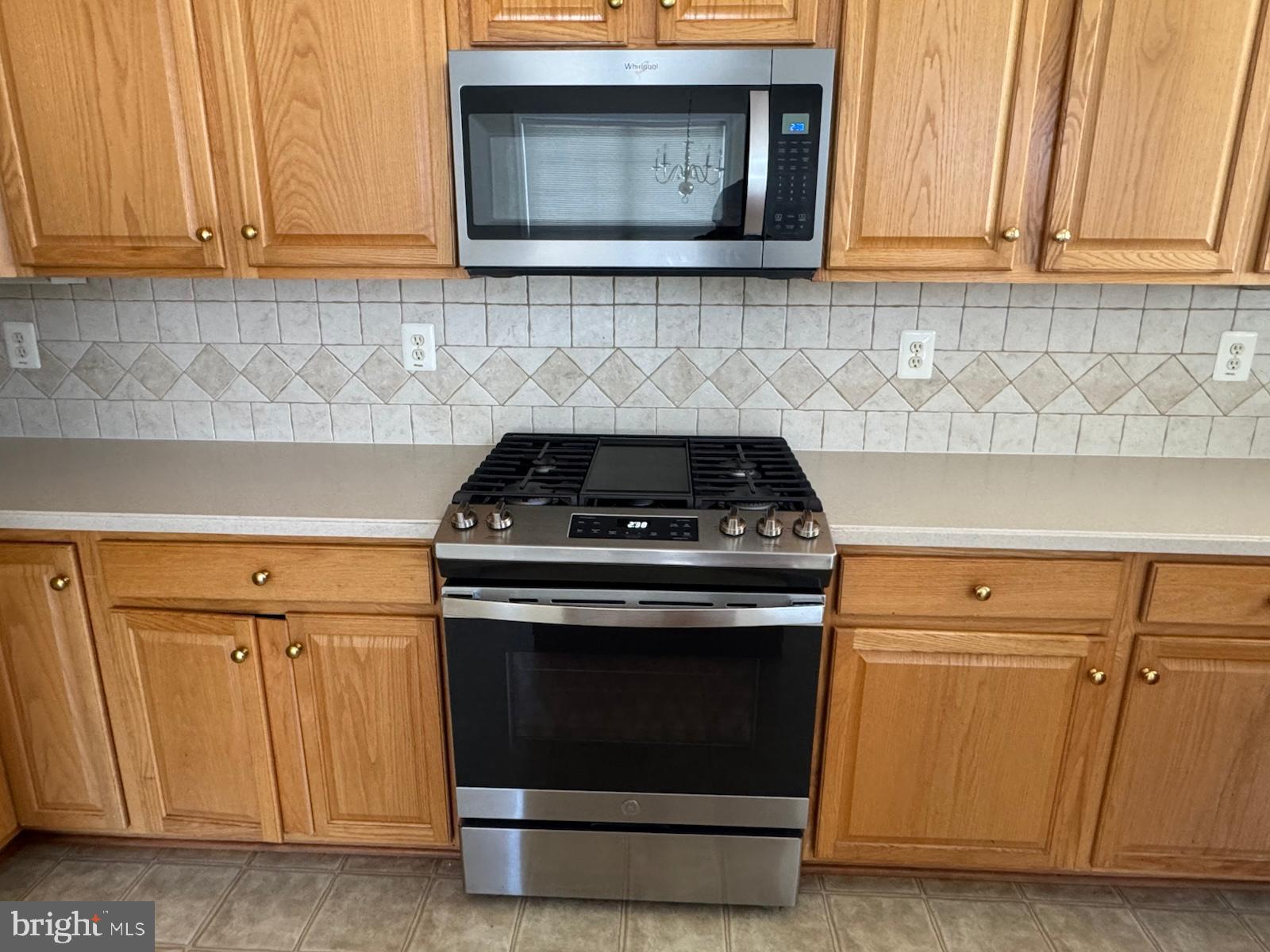 42474 Magellan Square Brambleton, VA 20148 - Photo 15 of 31 a stove top oven sitting inside of a kitchen