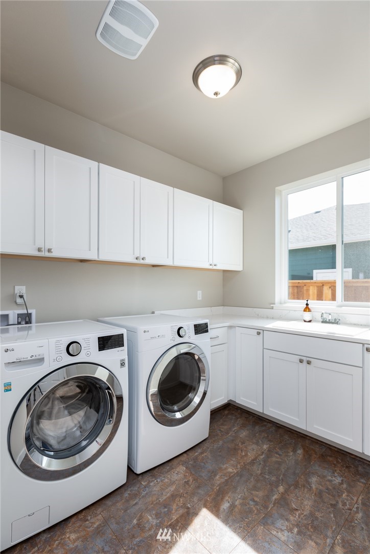 11 Lillian Ridge Court Sequim, WA 98382 - Photo 23 of 30 a utility room with sink dryer and washer