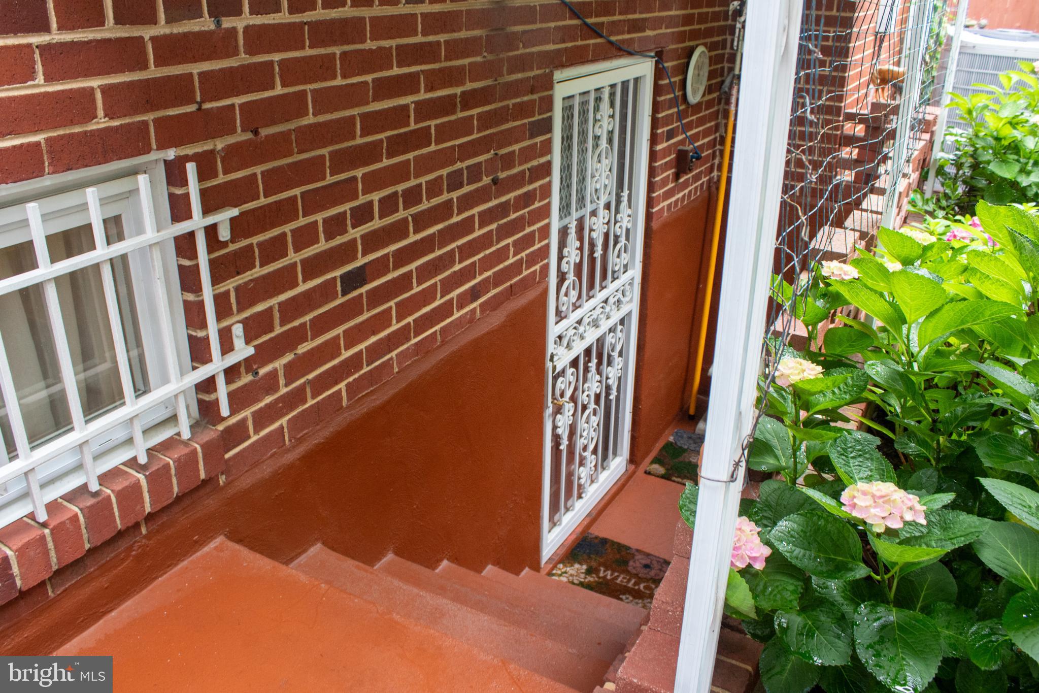 526 South Carlin Springs Road Arlington, VA 22204 - Photo 18 of 33 a view of a building