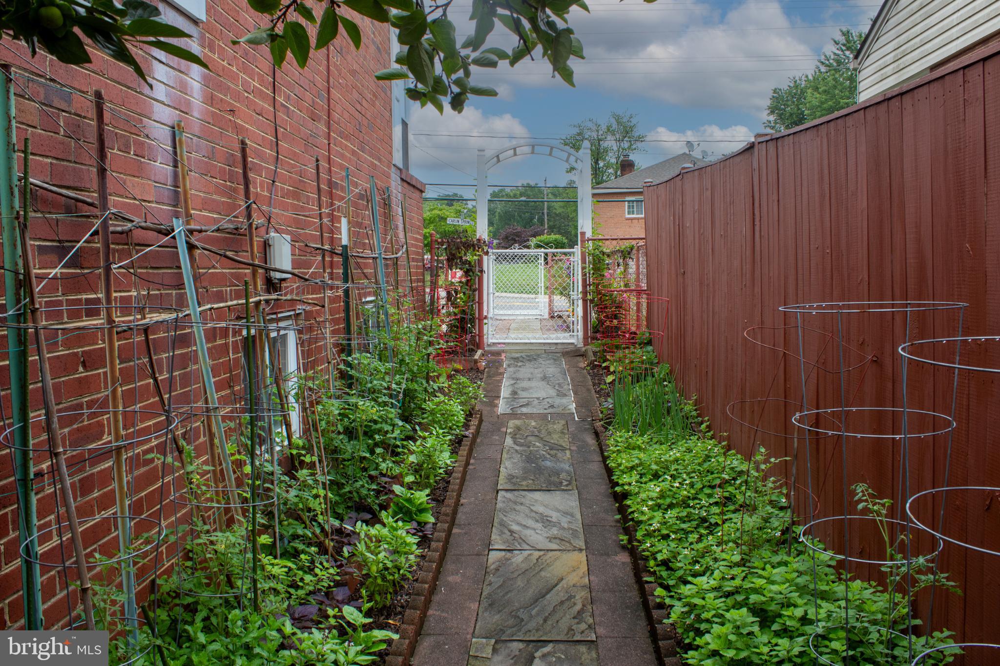 526 South Carlin Springs Road Arlington, VA 22204 - Photo 33 of 33 a view of a pathway with a backyard