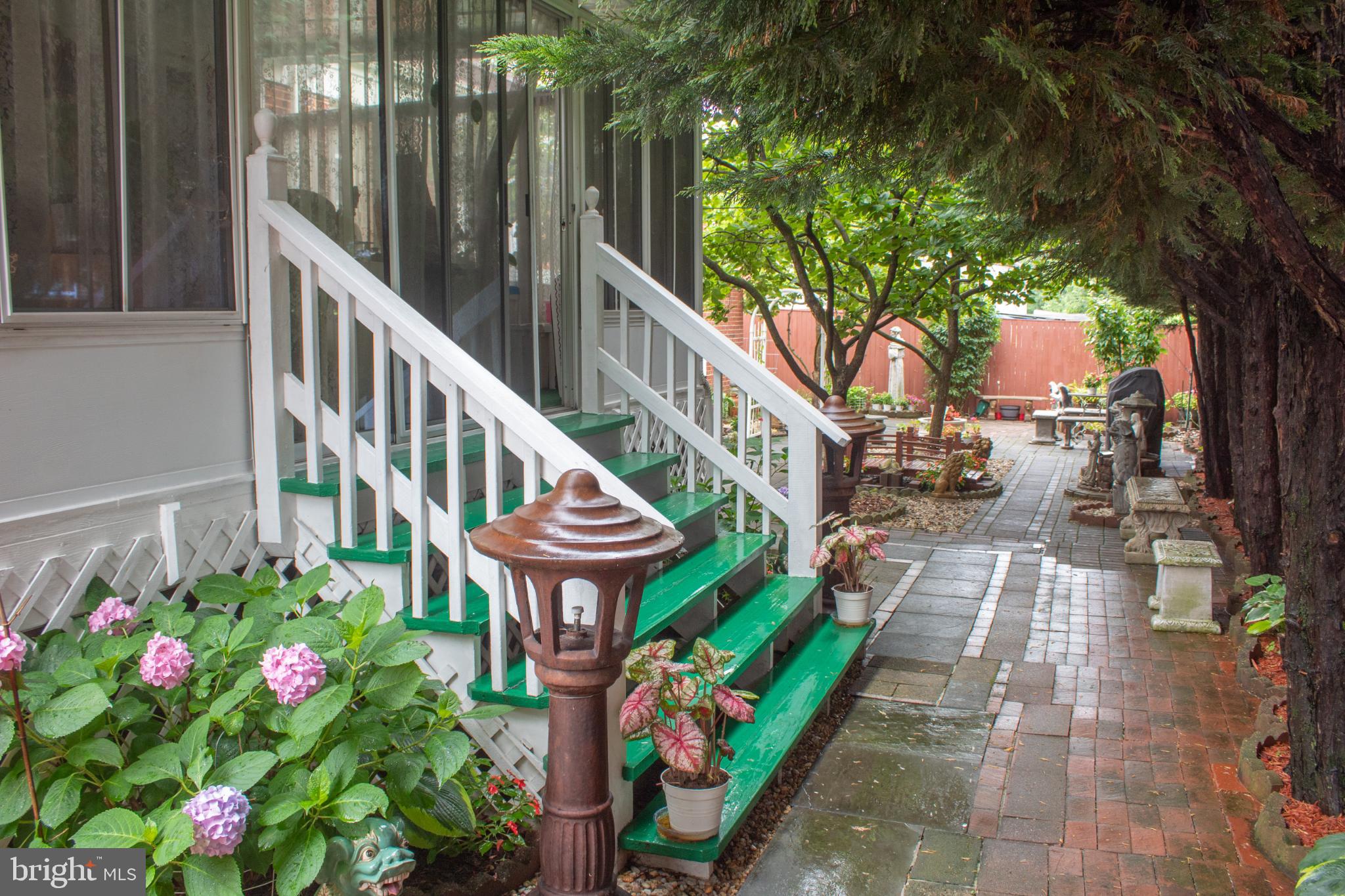526 South Carlin Springs Road Arlington, VA 22204 - Photo 9 of 33 a view of yard with seating area