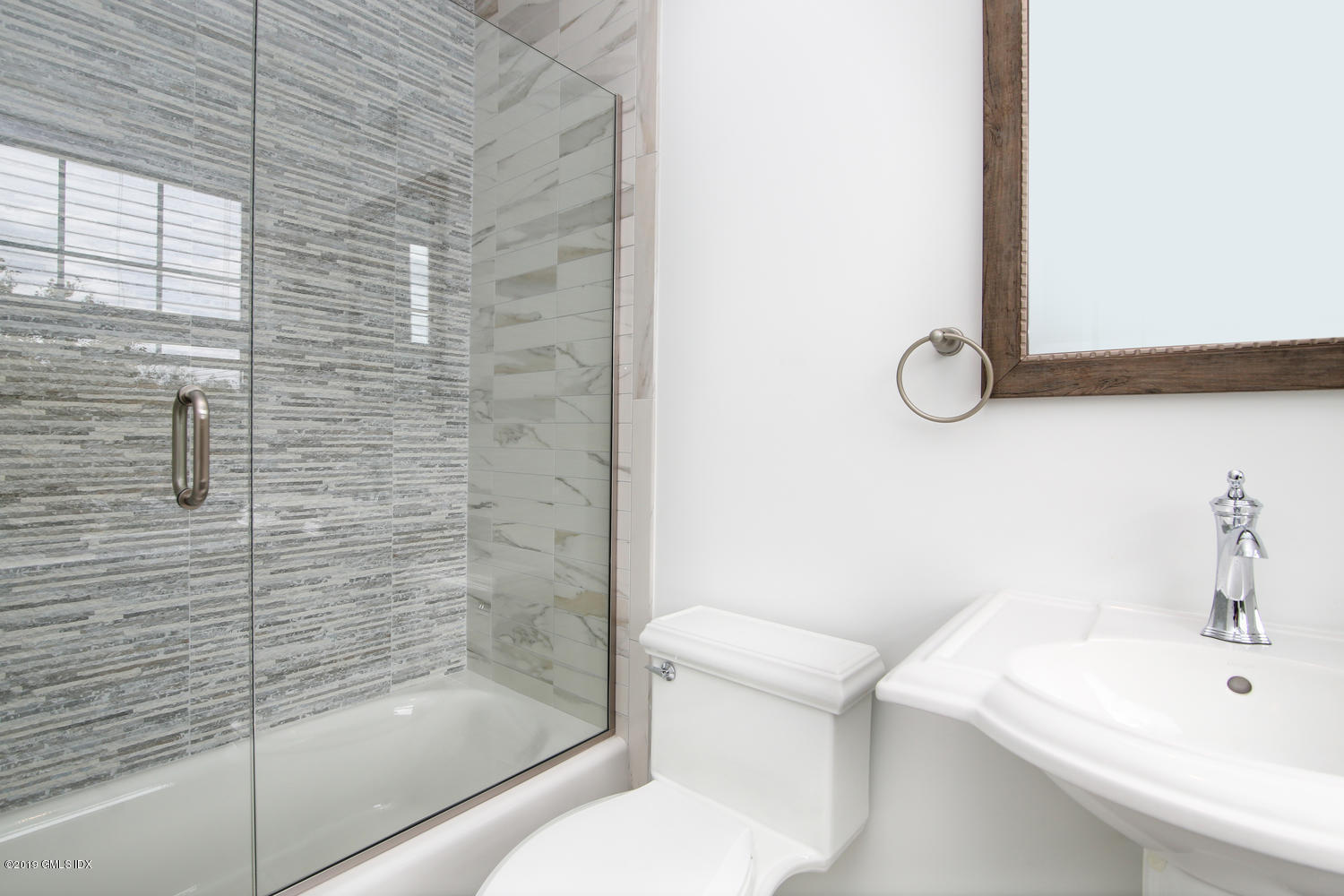 8 Sound Beach Ave Extension, Unit 4 Riverside, CT 06878 - Photo 15 of 25 a bathroom with a sink and a bathtub