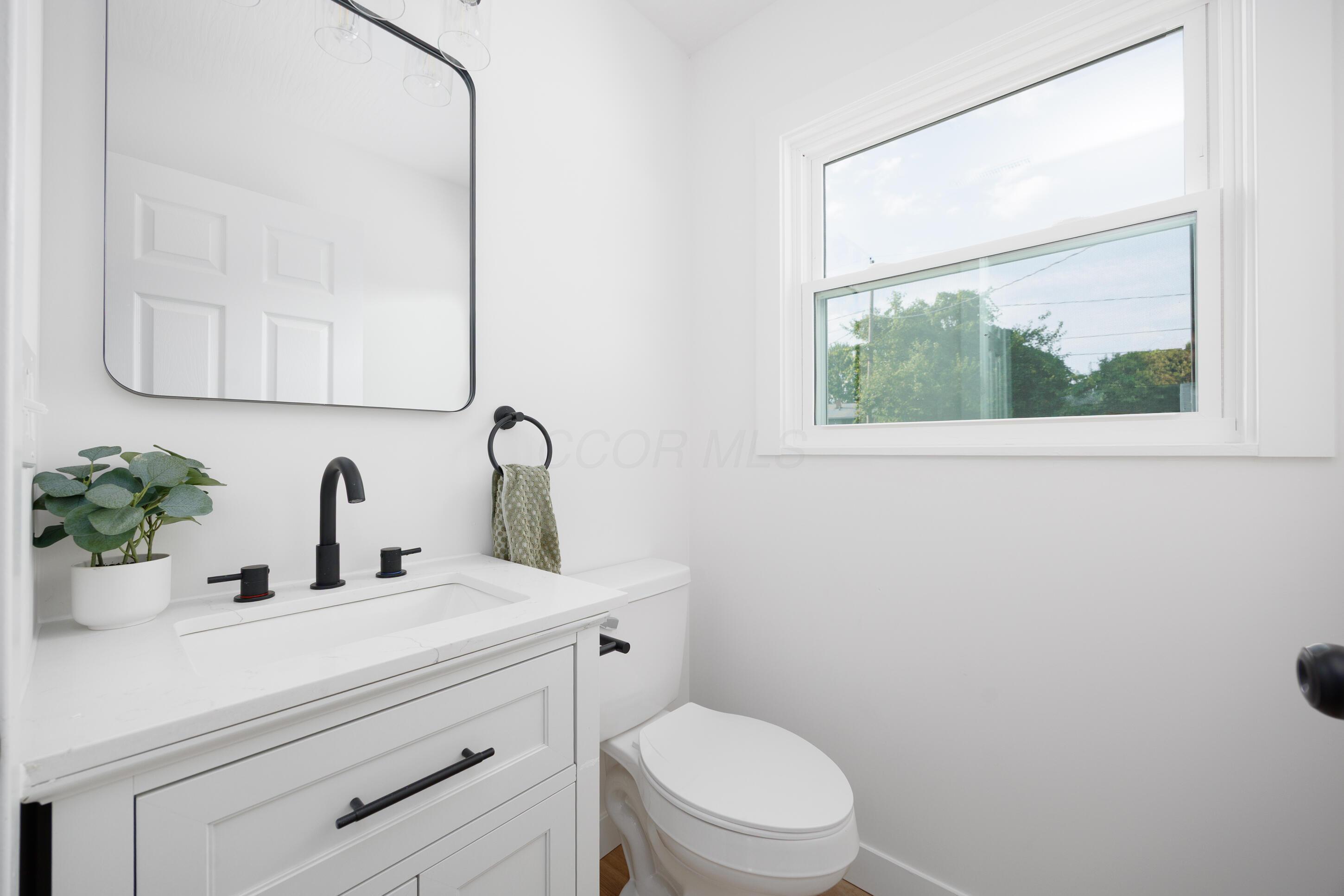 876 Grenada Road Columbus, OH 43207 - Photo 24 of 48 Half Bath First Floor