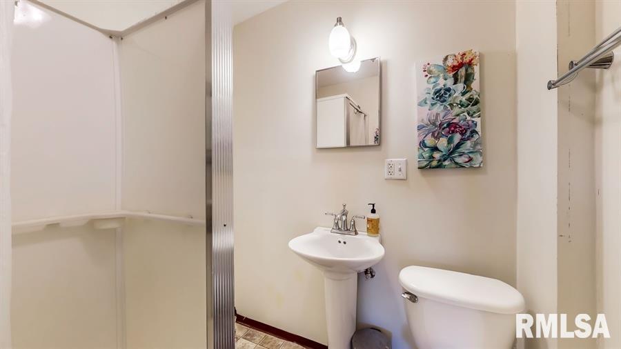 1707 28th Avenue Moline, IL 61265 - Photo 15 of 23 Gallery Image 15