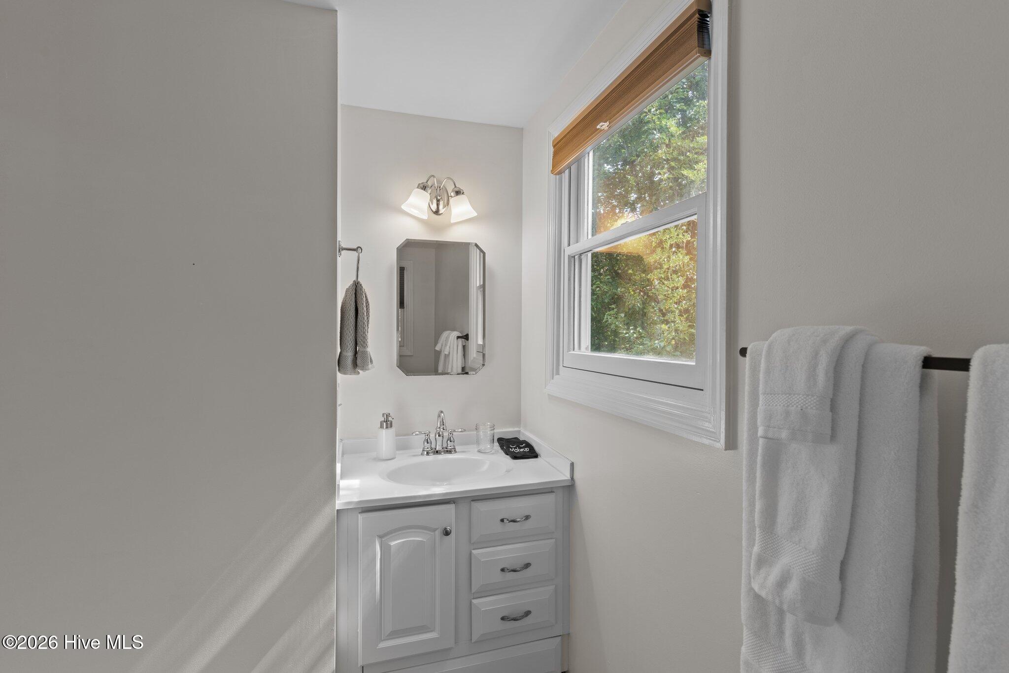 508 George Street, Unit A New Bern, NC 28560 - Photo 19 of 33 27-web-or-mls-2I3A0042