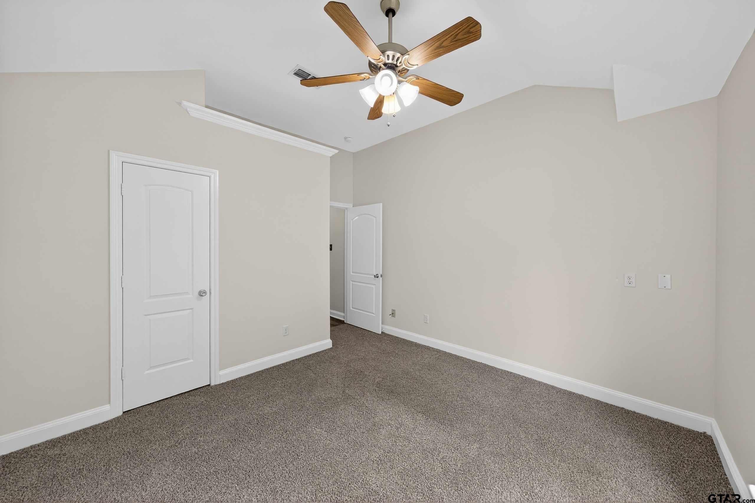 21112 Altuda Lane Flint, TX 75762 - Photo 34 of 48 an empty room with closet and a ceiling fan