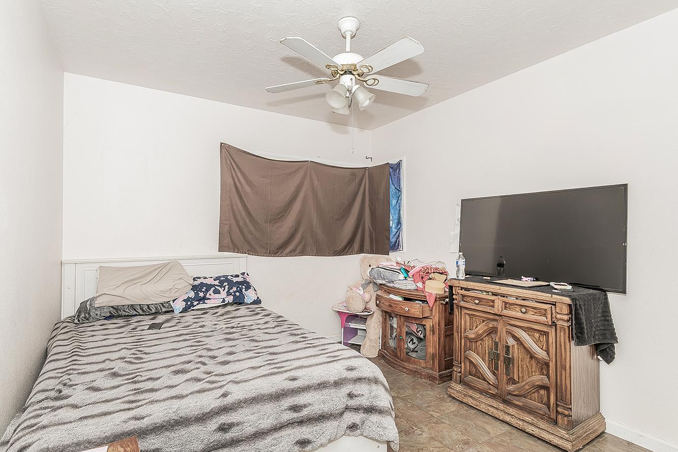 17209 East Floral Avenue Reedley, CA 93654 - Photo 13 of 48
