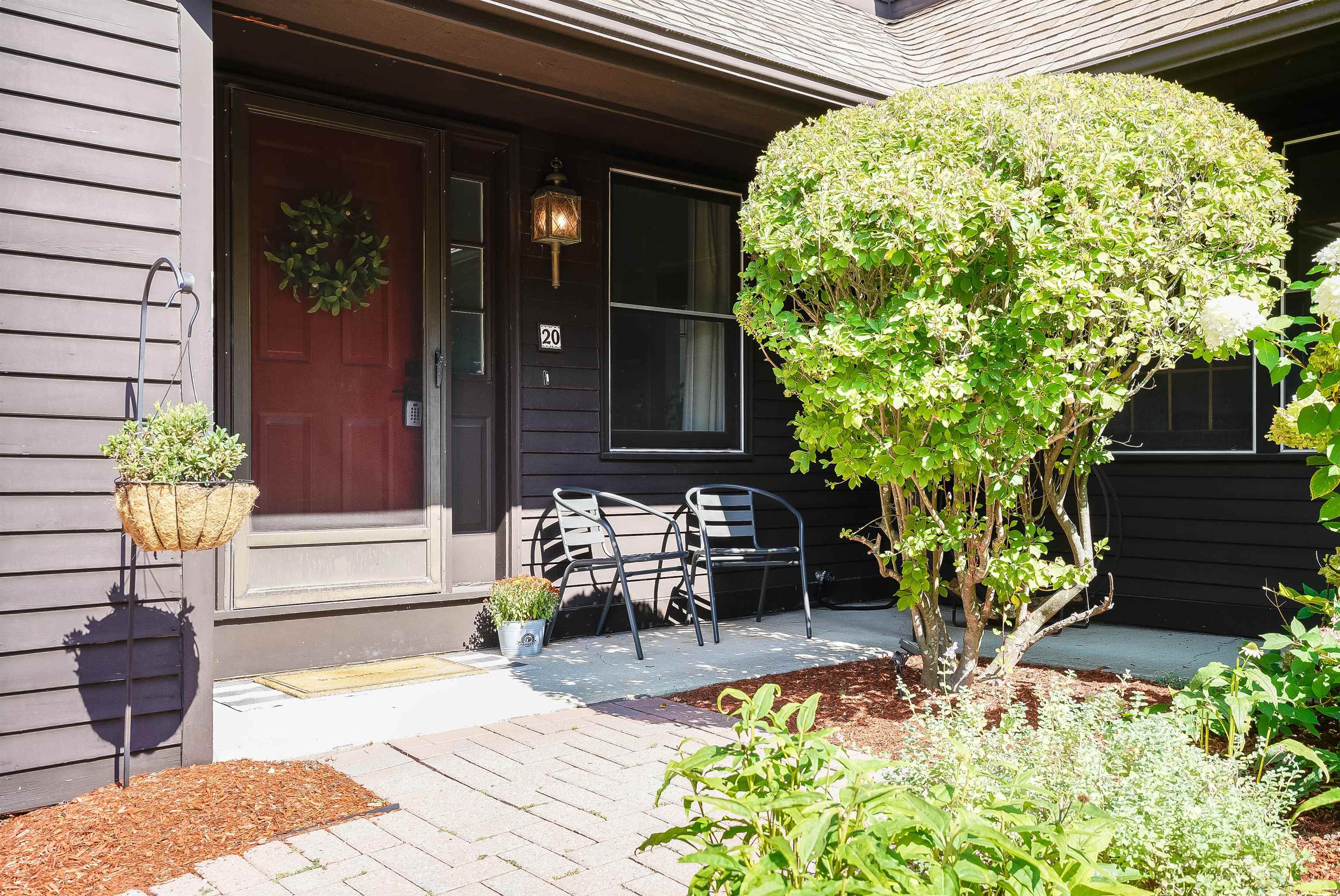 20 Stacey Circle Windham, NH 03087 - Photo 2 of 40