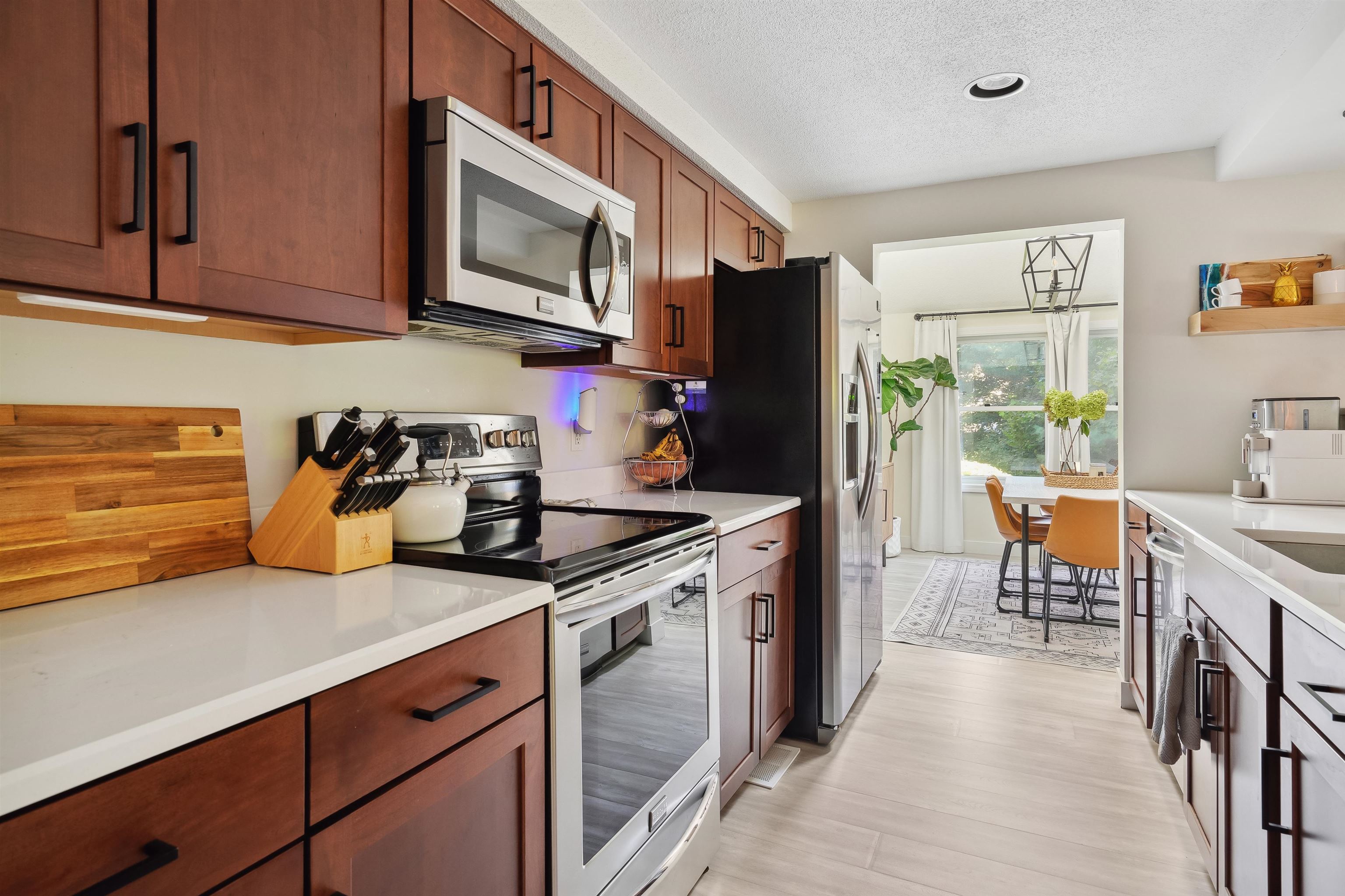 20 Stacey Circle Windham, NH 03087 - Photo 5 of 40