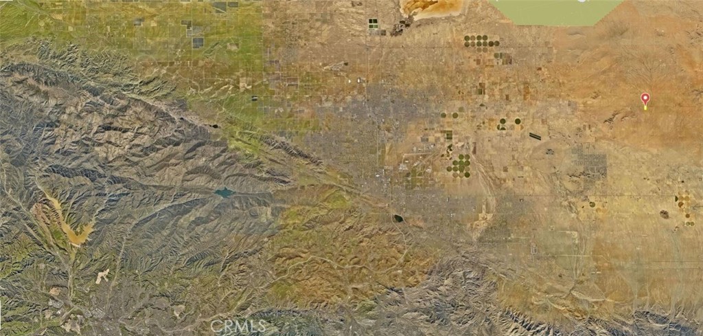 39 East 213th Street East Lancaster, CA 93535 - Photo 18 of 19 a bathroom with a shower curtain