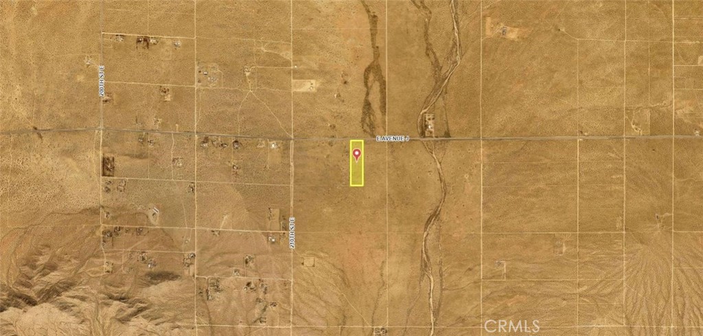 39 East 213th Street East Lancaster, CA 93535 - Photo 10 of 19 a bathroom with a shower