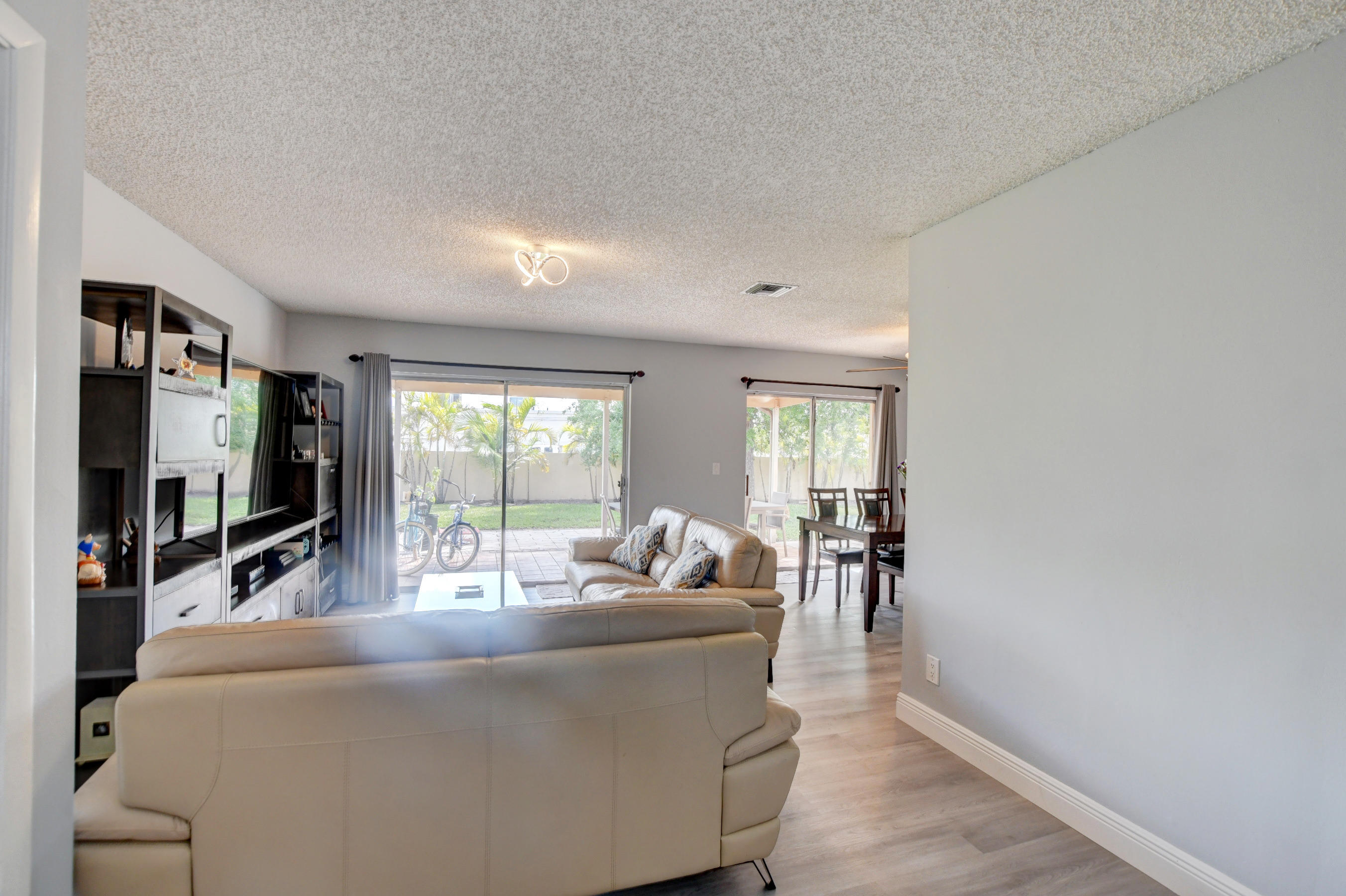 10092 Windtree Lane Boca Raton, FL 33428 - Photo 3 of 47 05_ebf_3578and4more