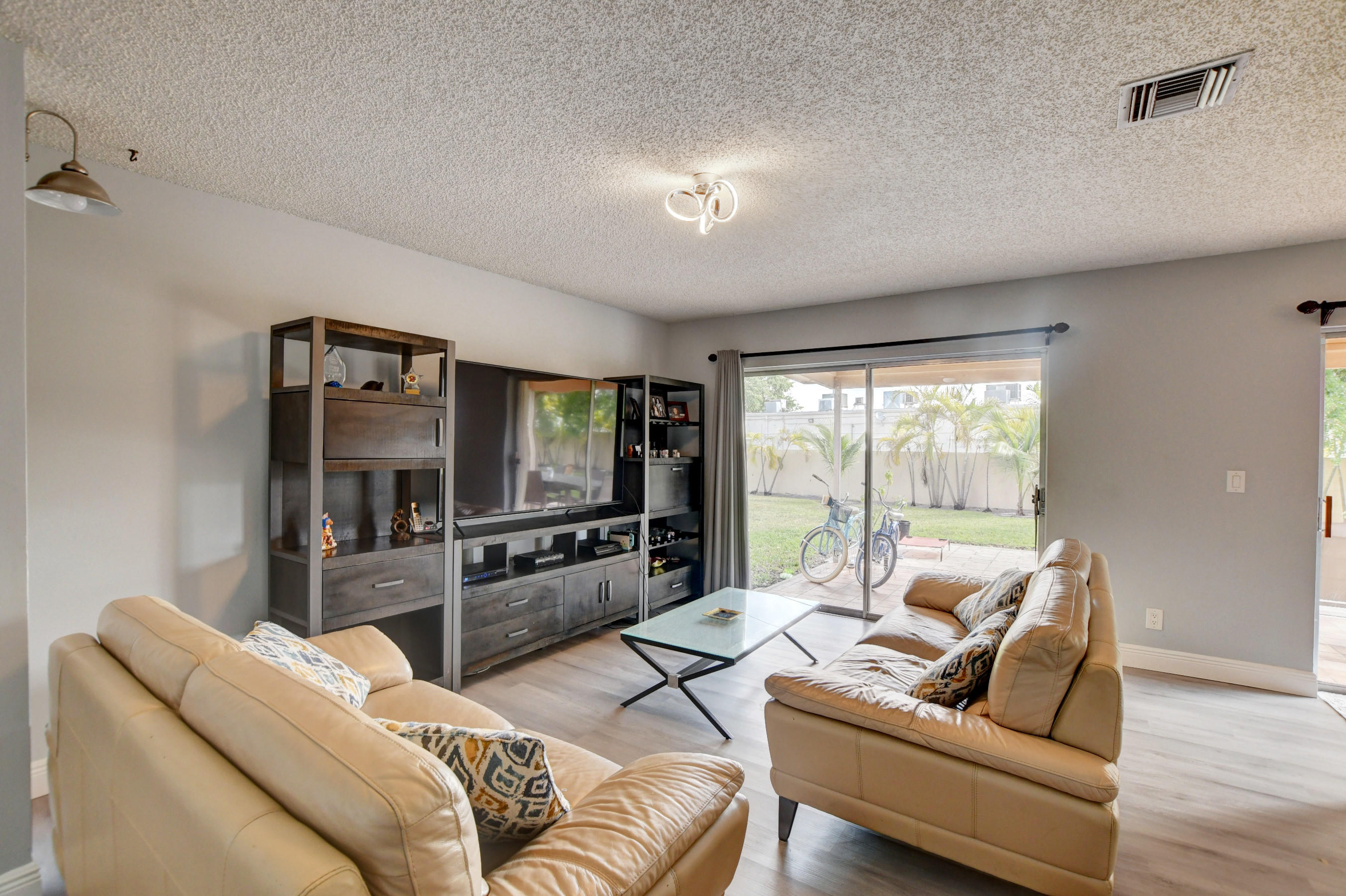 10092 Windtree Lane Boca Raton, FL 33428 - Photo 4 of 47 06_ebf_3583and4more