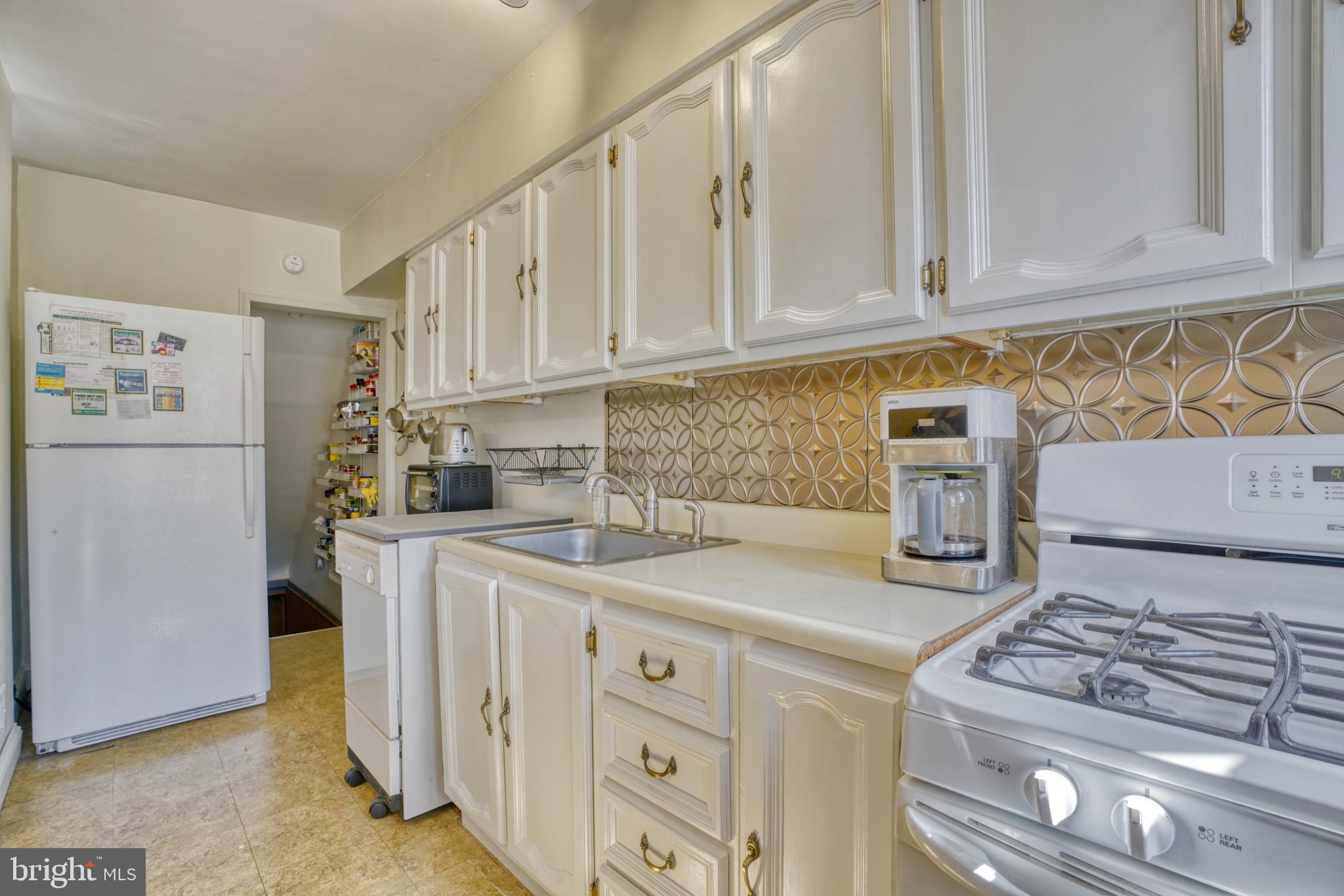 8349 Edgedale Road Baltimore, MD 21234 - Photo 15 of 32