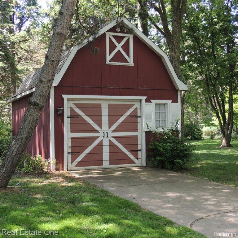 1428 East Avon Circle Rochester, MI 48309 - Photo 19 of 21 Charming Barn