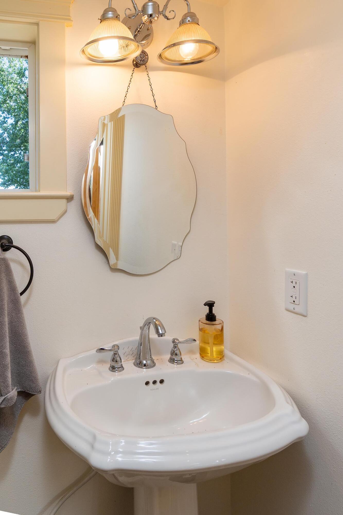 59047 Old Lake Road Christmas Valley, OR 97641 - Photo 17 of 55 2nd floor guest bathroom