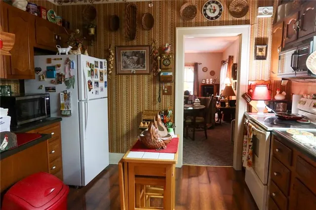 $130,000 | 1327 Lawrence Street, Emporia, KS 66801