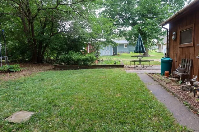 $130,000 | 1327 Lawrence Street, Emporia, KS 66801