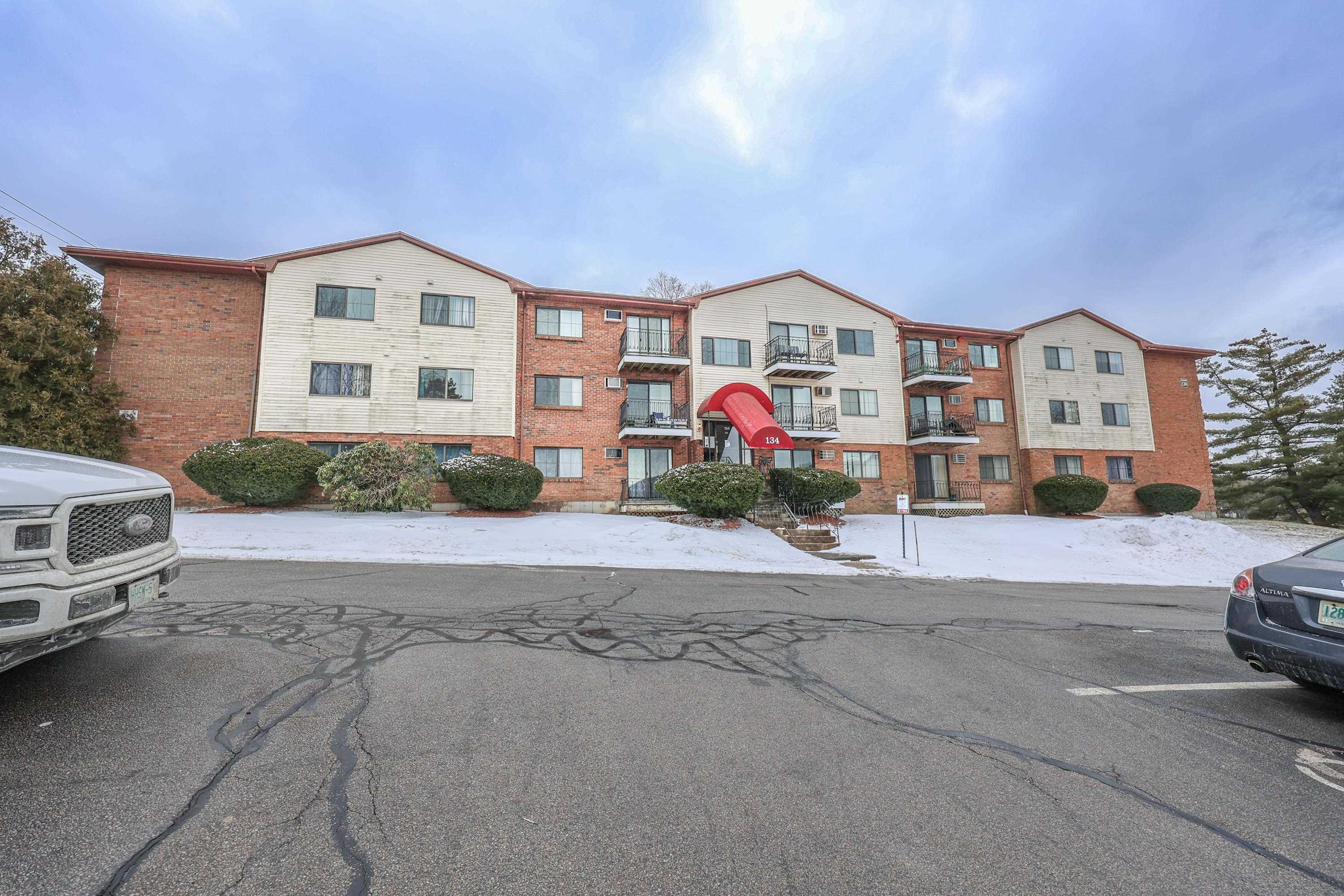 134 Mammoth Road, Unit 7 Hooksett, NH 03106 - Photo 15 of 22