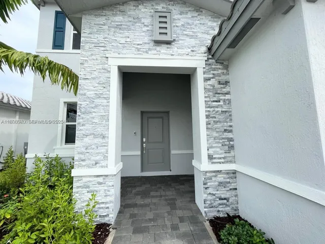 $4,300 | 2647 Southeast 8th Street, Homestead, FL 33030