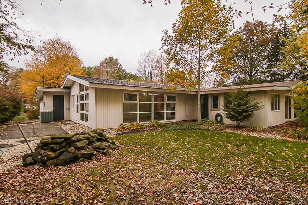 270 Hickory Hill Road Chagrin Falls, OH 44022 - Photo 3 of 31
