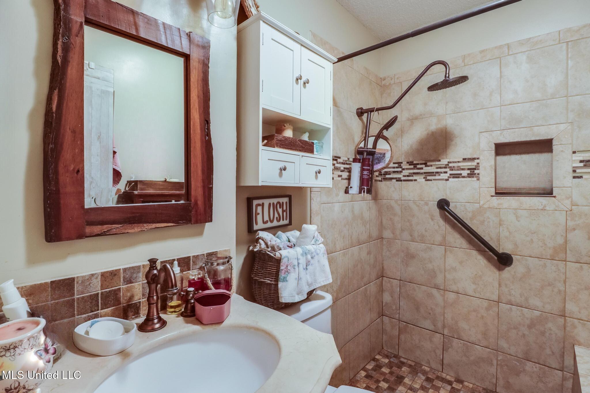 123 Carl Taylor Road Wiggins, MS 39577 - Photo 12 of 17 Full Bath, Walk In