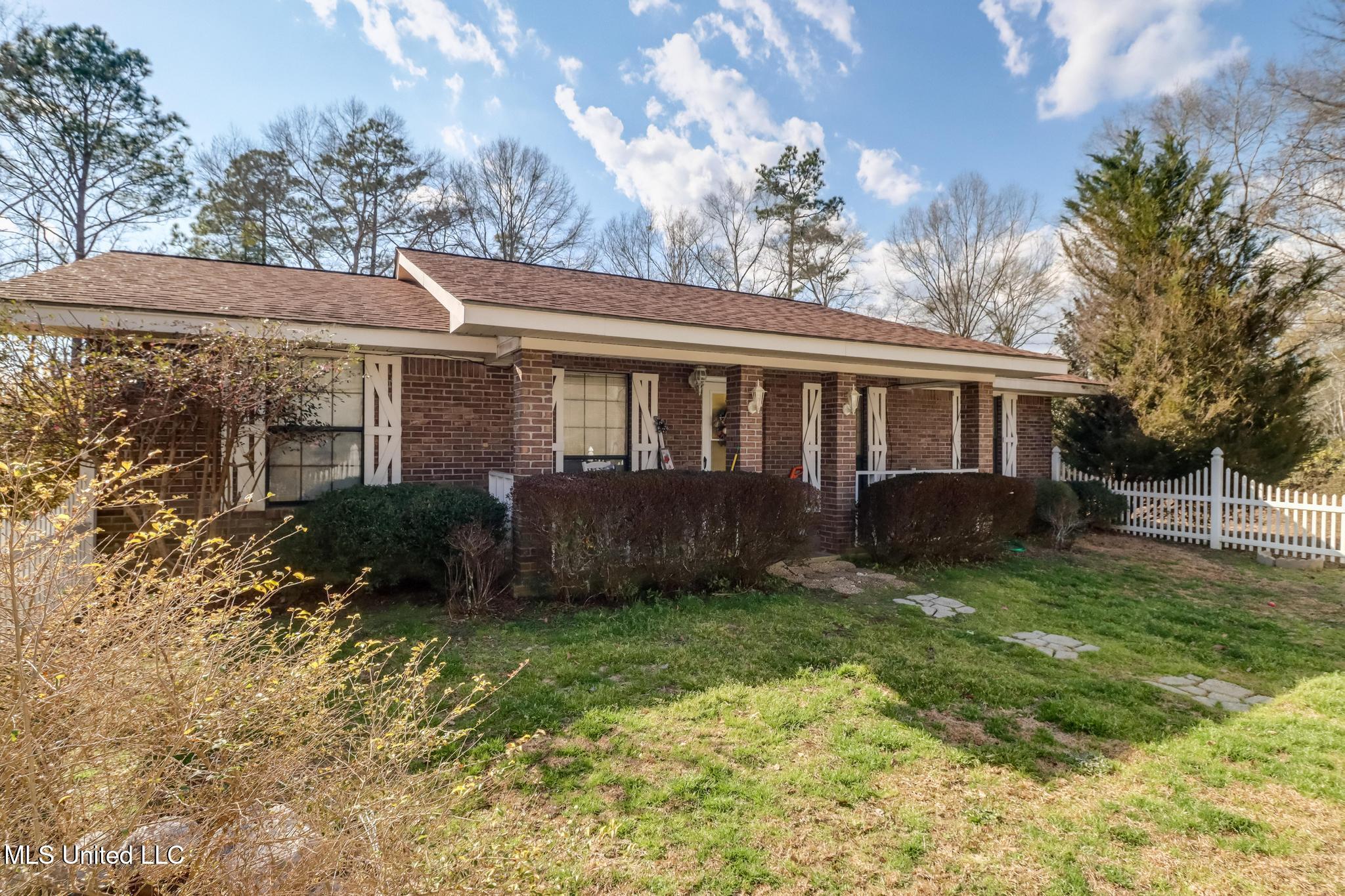 123 Carl Taylor Road Wiggins, MS 39577 - Photo 4 of 17 Front