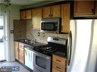 723 Dunmore Road Philadelphia, PA 19115 - Photo 3 of 12 Kitchen