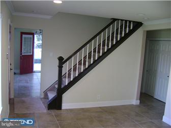723 Dunmore Road Philadelphia, PA 19115 - Photo 5 of 12 Living Room
